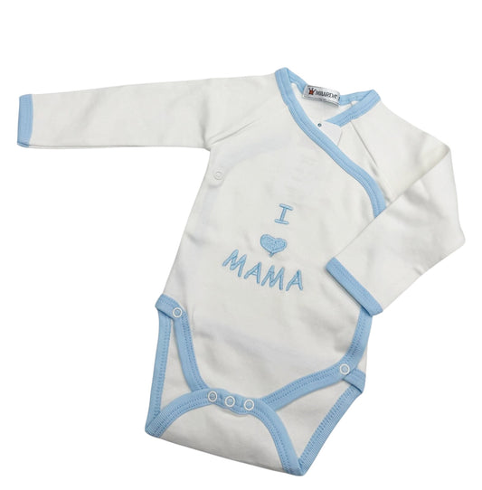 „I love Mama“ Babybody Weiss Schrift Hellblau – Weich, Bequem & Hautfreundlich